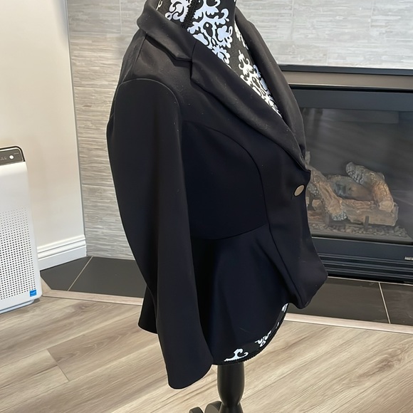 Dynamite Black Blazer Good Condition - Picture 2 of 4